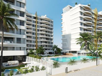 Piscina de Planta baixa en venda en La Manga del Mar Menor amb Aire condicionat, Calefacció i Jardí privat