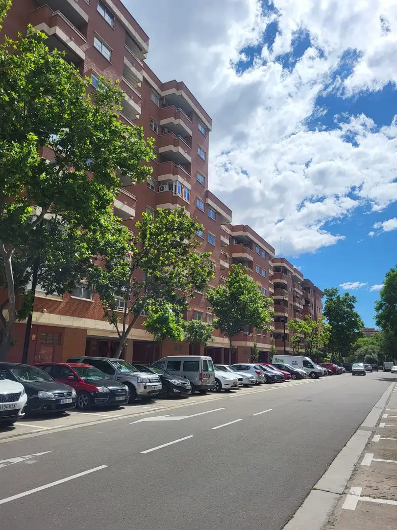Vista exterior de Piso en venta en Zaragoza con Calefacción, Terraza y Trastero