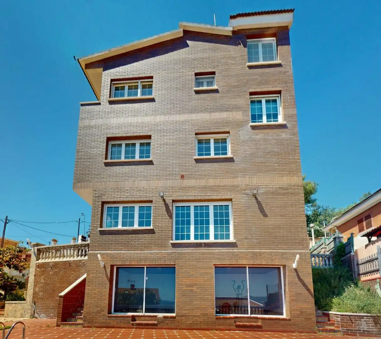 Vista exterior de Casa o xalet en venda en Sant Boi de Llobregat amb Aire condicionat, Calefacció i Jardí privat