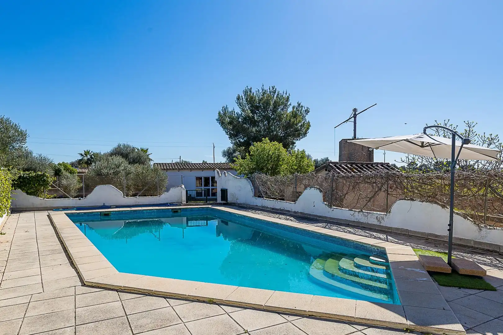 Schwimmbecken von Country house zum Verkauf in  Palma de Mallorca mit Klimaanlage, Heizung und Privatgarten