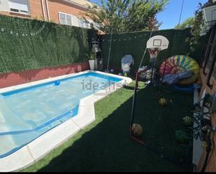 Swimming pool of House or chalet for sale in Villalbilla  with Air Conditioner, Terrace and Swimming Pool