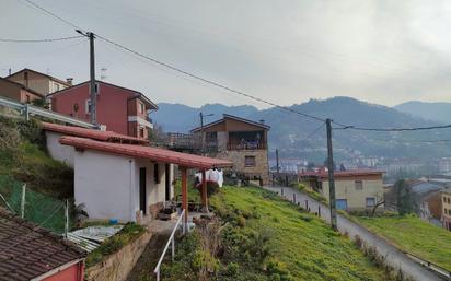 Außenansicht von Haus oder Chalet zum verkauf in San Martín del Rey Aurelio mit Balkon