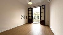 Bedroom of Flat for sale in  Barcelona Capital  with Air Conditioner, Heating and Private garden