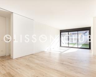 Living room of Flat for sale in  Madrid Capital  with Heating, Private garden and Storage room