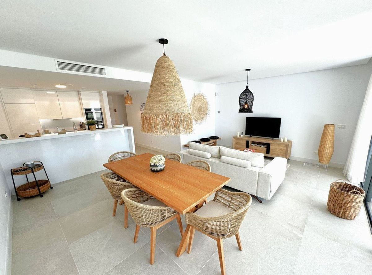 Menjador de Planta baixa en venda en Marbella amb Aire condicionat, Jardí privat i Terrassa