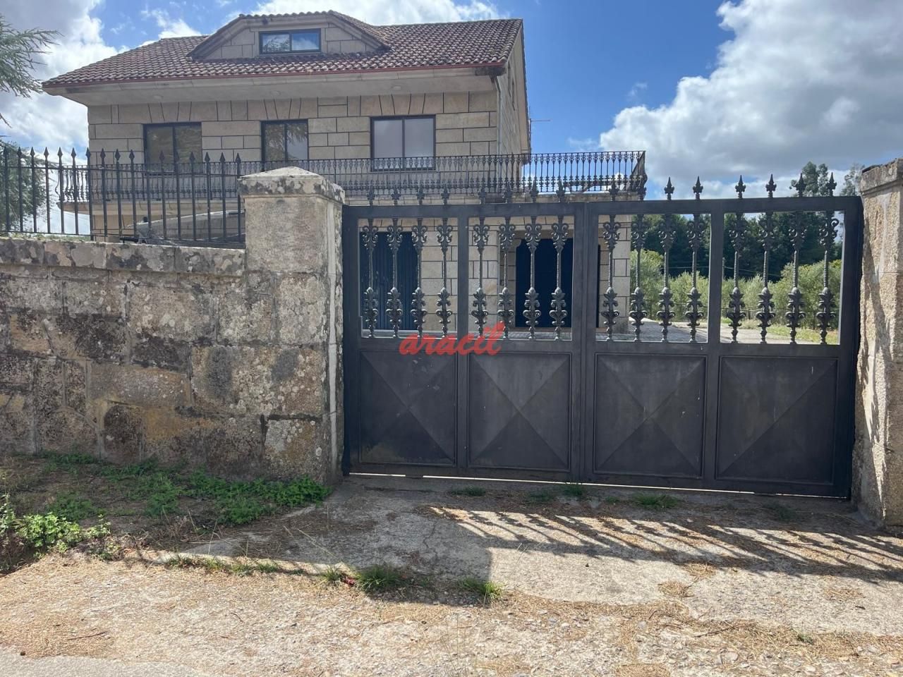 Vista exterior de Casa o xalet de lloguer en Ourense Capital  amb Calefacció, Jardí privat i Terrassa