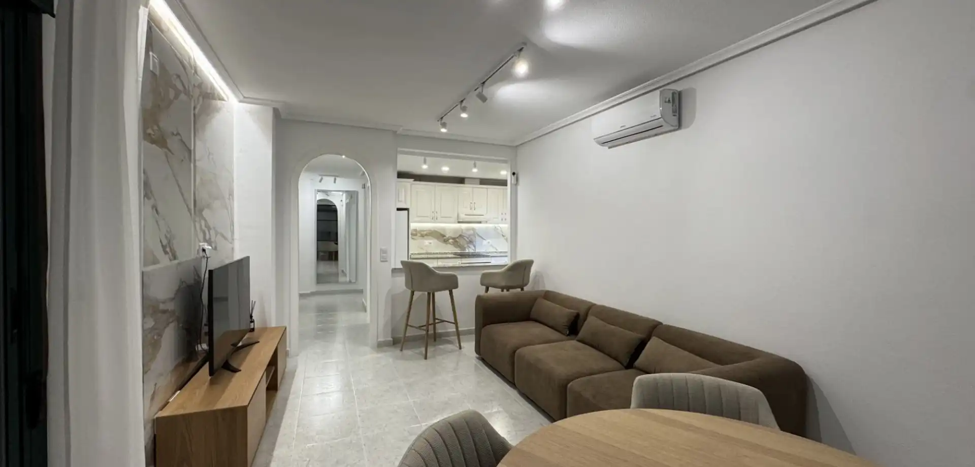 Sala d'estar de Planta baixa en venda en Orihuela amb Aire condicionat, Terrassa i Piscina
