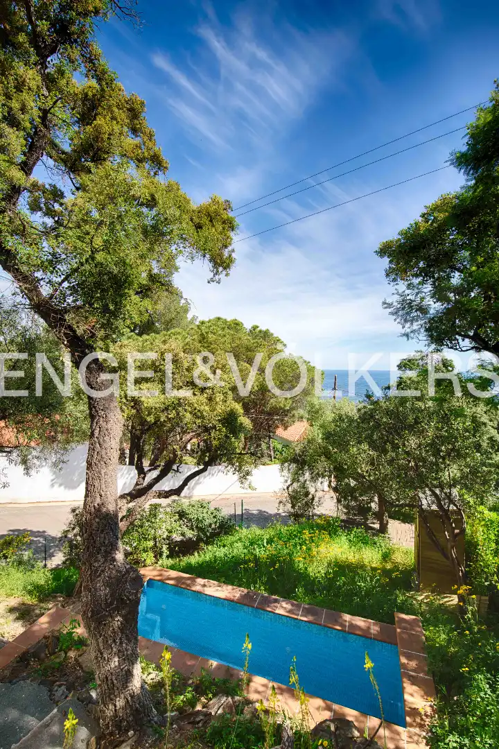 Vista exterior de Casa o xalet en venda en El Port de la Selva amb Aire condicionat, Calefacció i Jardí privat