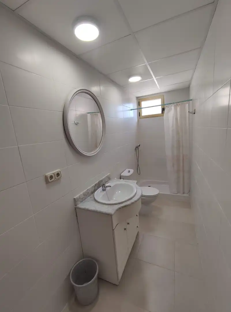Room in Plaza Crevillente - Antiguos Juzgados - El Asilo