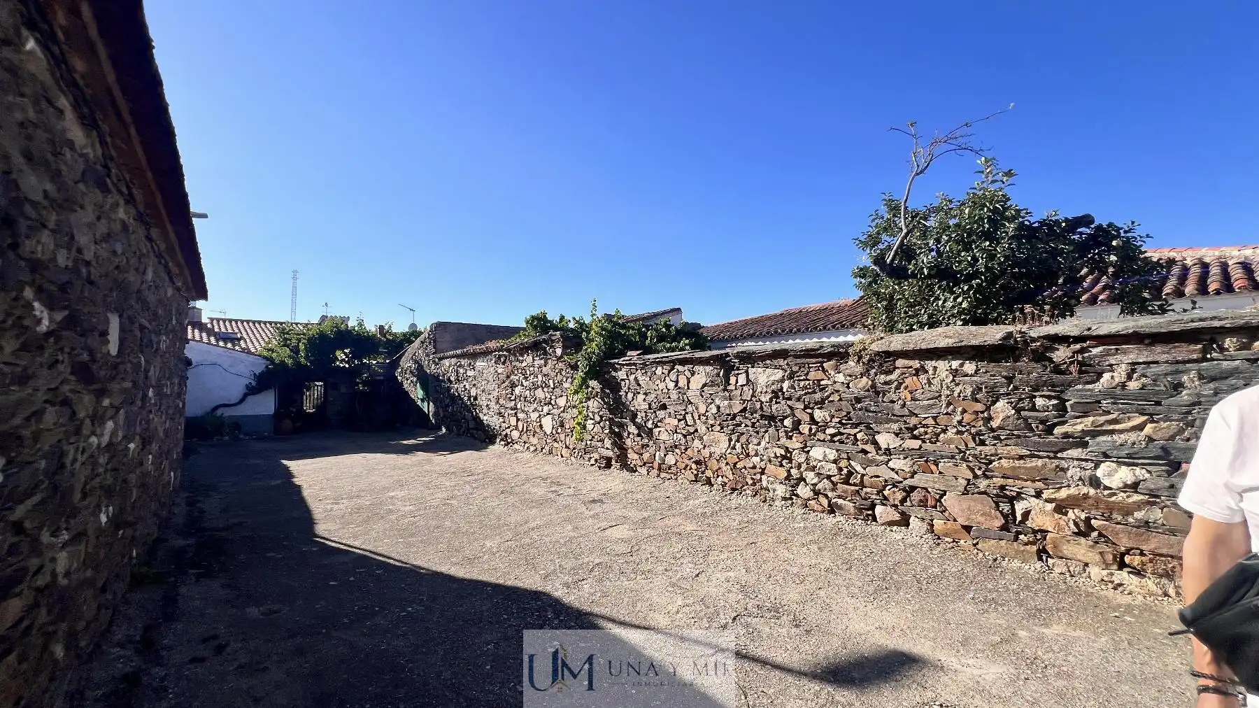 Vista exterior de Casa o xalet en venda en Pedrosillo de los Aires amb Traster i Moblat