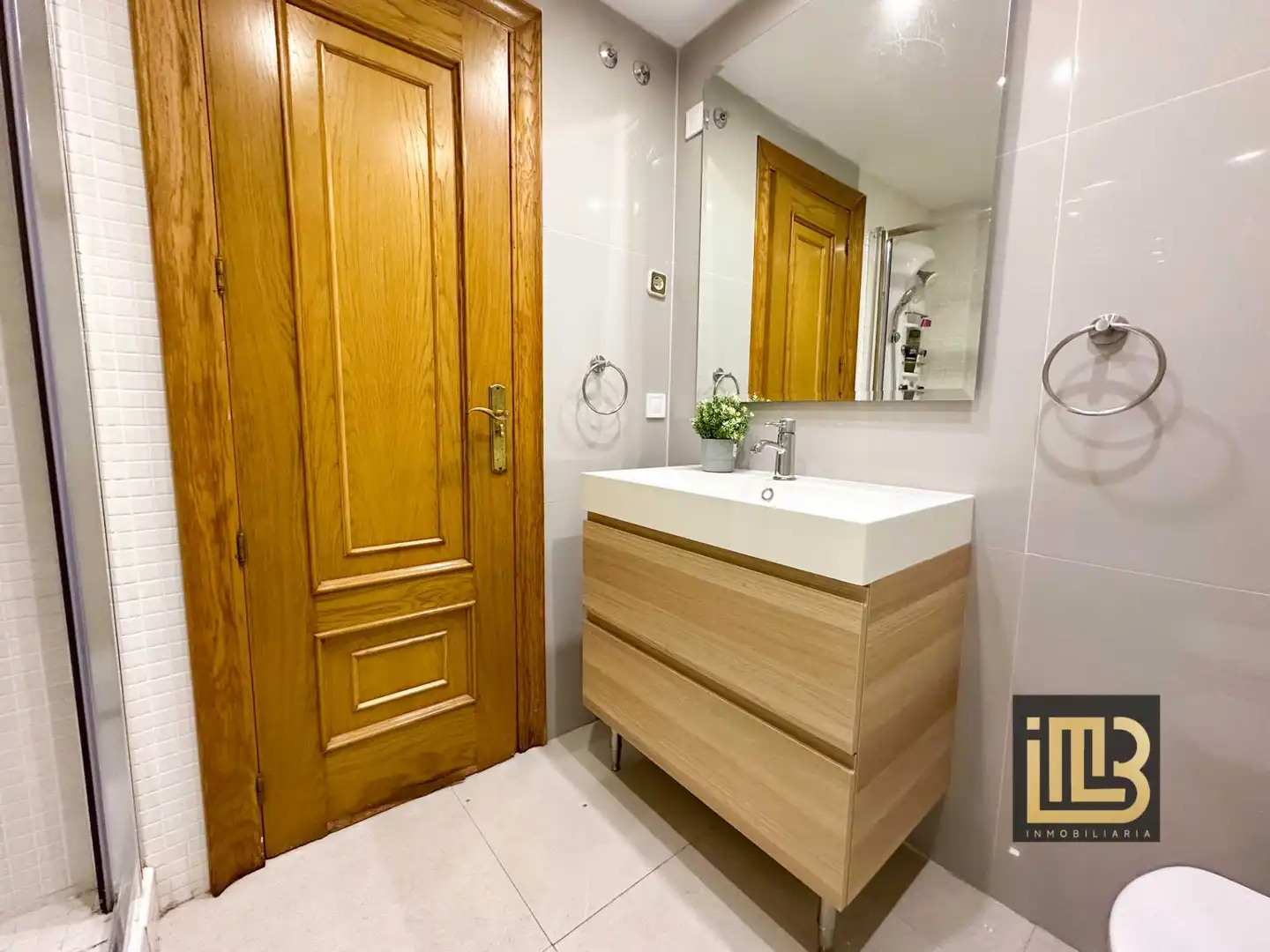 Bathroom of Flat for sale in Málaga  with Air Conditioner, Heating and Terrace
