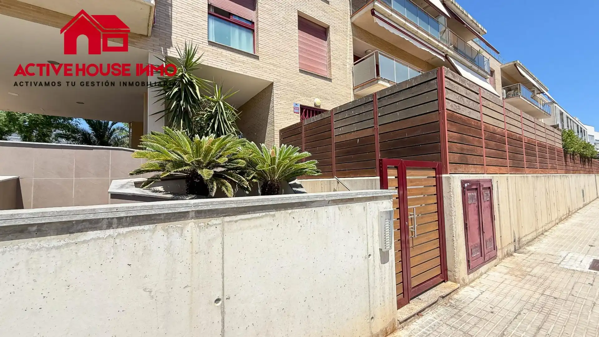Vista exterior de Dúplex en venda en La Ràpita amb Aire condicionat, Terrassa i Traster