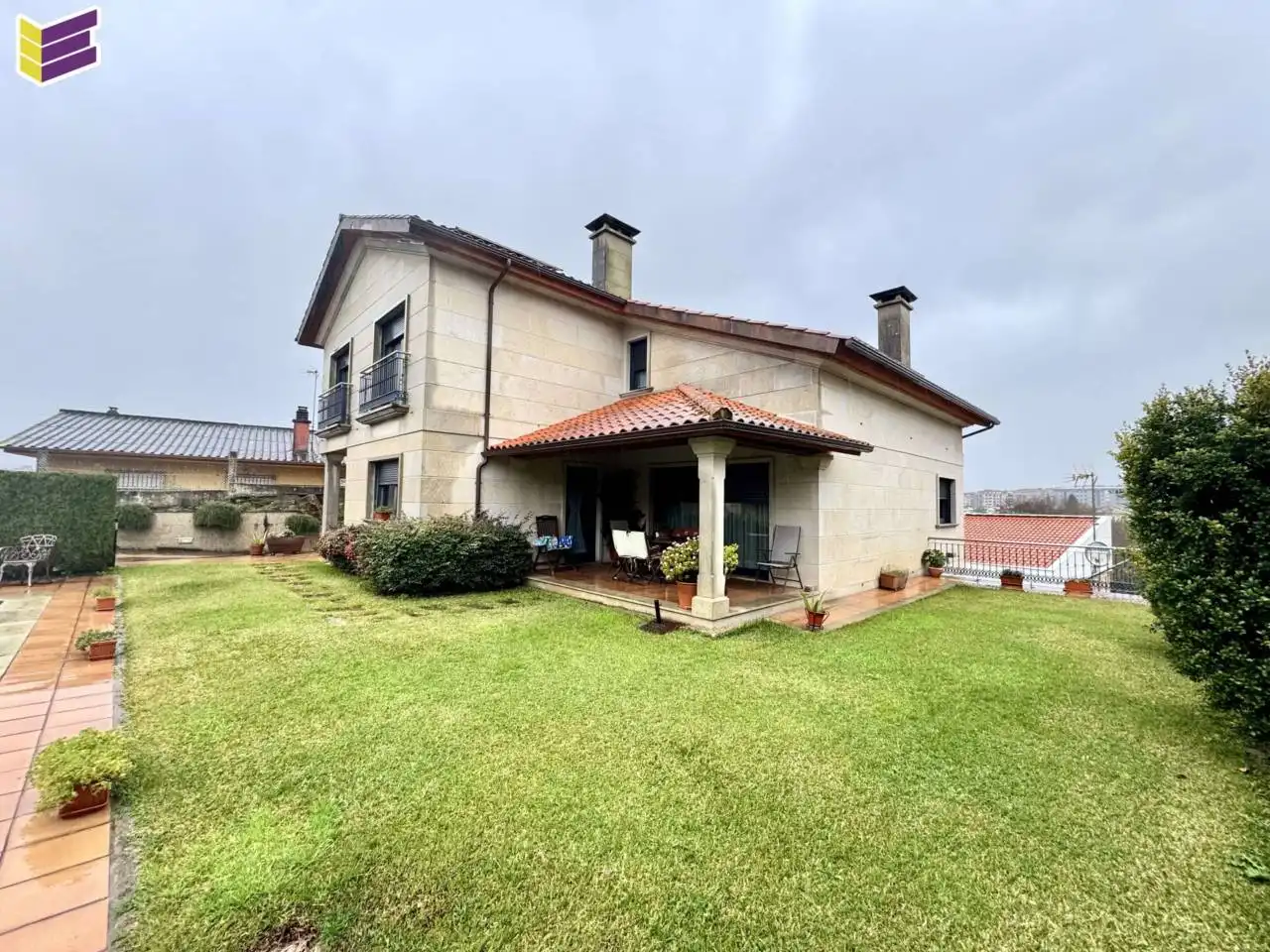 Vista exterior de Casa o xalet en venda en O Porriño   amb Calefacció, Jardí privat i Parquet