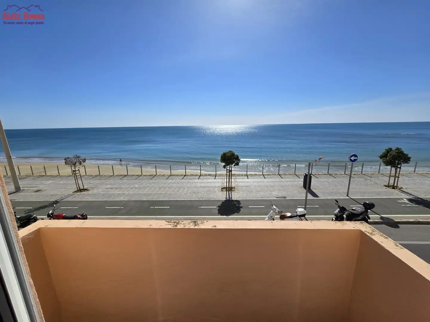 Vista exterior de Pis en venda en Cádiz amb Aire condicionat i Terrassa