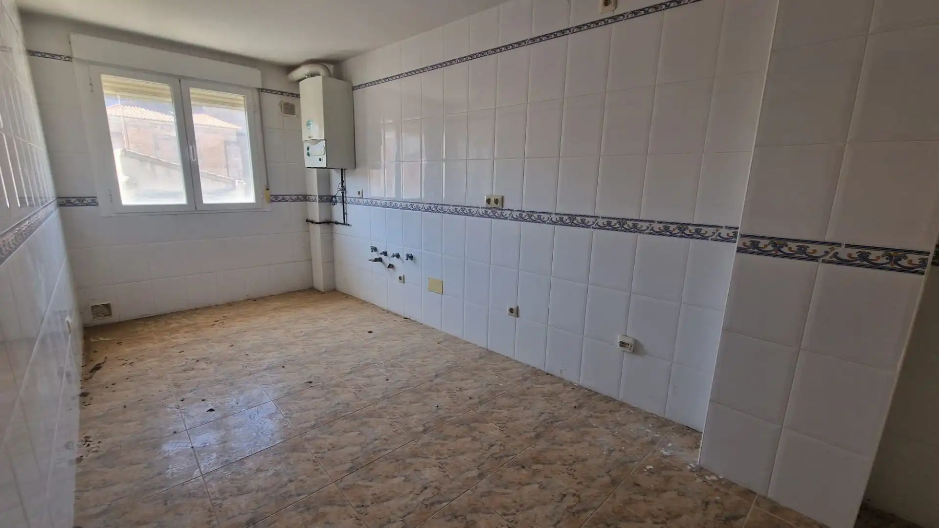 Cocina de Dúplex en venta en Peñaranda de Bracamonte con Calefacción, Terraza y Trastero
