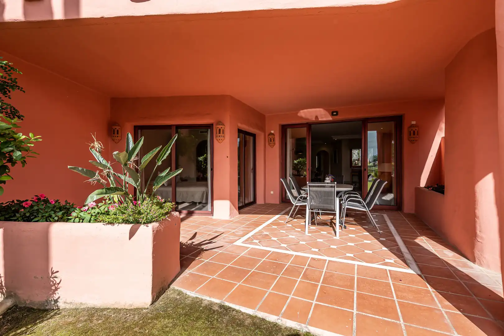Jardín de Planta baja de alquiler en Estepona con Aire acondicionado, Terraza y Piscina