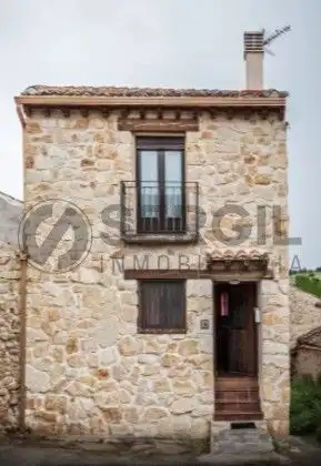 Vista exterior de Casa o xalet en venda en Escobar de Polendos amb Calefacció, Traster i Moblat