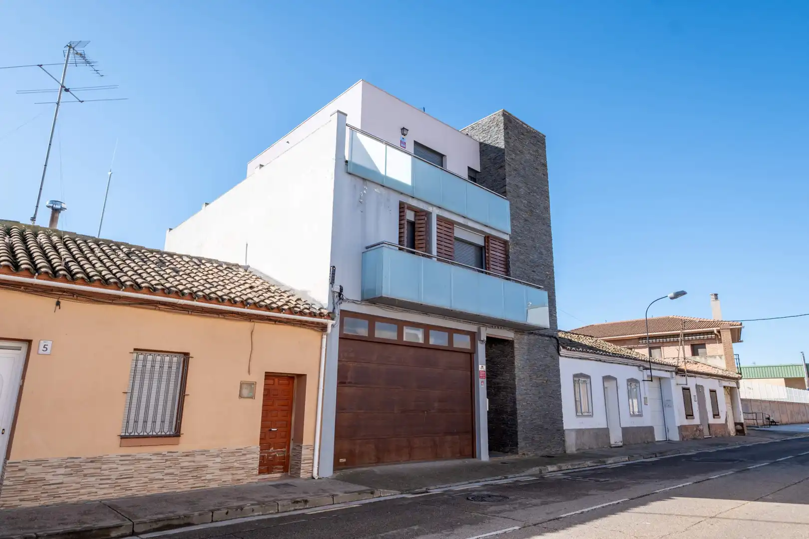 Exterior view of Houses for sale in Zaragoza  with Air Conditioner and Heating