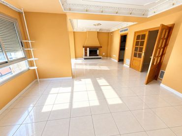 Appartement avec balcon à vendre à Avenida SANTS PATRONS