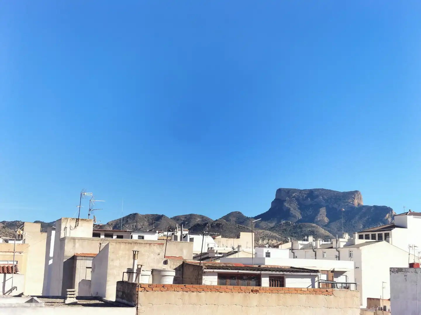 Vista exterior de Piso en venta en Elda con Balcón y Alarma