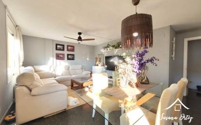 Sala d'estar de Pis en venda en Terrassa amb Aire condicionat i Balcó