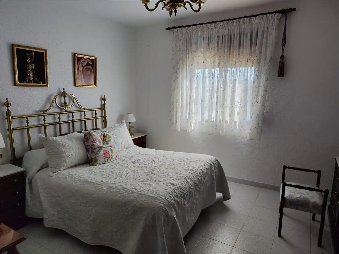 Dormitori de Casa o xalet en venda en Linares amb Aire condicionat i Piscina