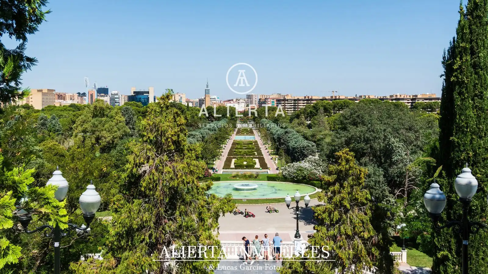 Jardí de Casa adosada en venda en Zaragoza amb Aire condicionat, Calefacció i Traster