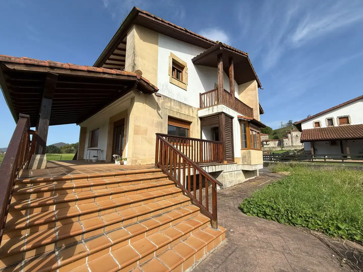 Vista exterior de Casa o xalet en venda en Bárcena de Cicero amb Calefacció, Jardí privat i Terrassa