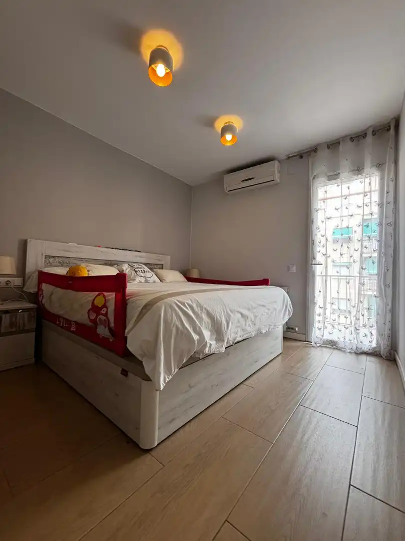 Schlafzimmer von Wohnung zum Verkauf in Badalona mit Klimaanlage, Heizung und Parkett