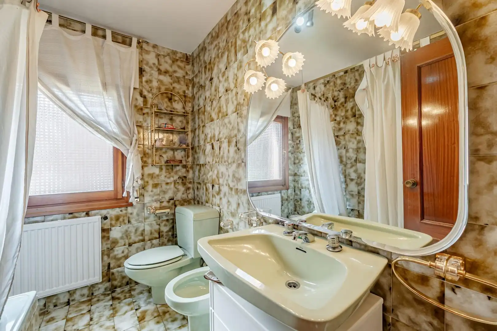 Bathroom of Houses for sale in Madrid  with Heating, Private garden and Terrace