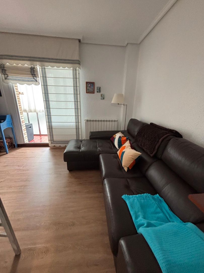 Sala de estar de Piso en venta en Vitoria - Gasteiz con Aire acondicionado, Calefacción y Amueblado