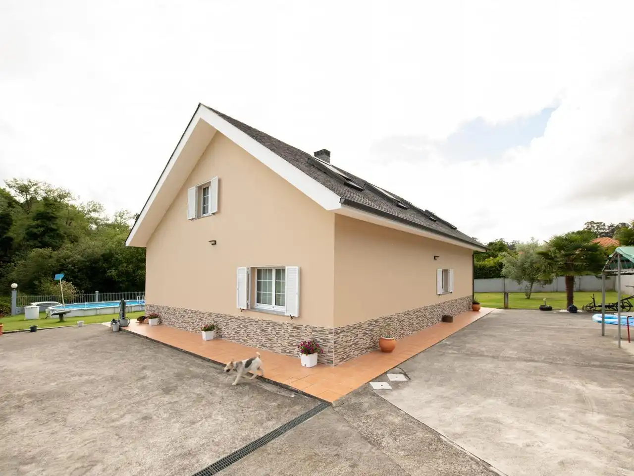 Vista exterior de Casa o xalet en venda en Arteixo amb Jardí privat