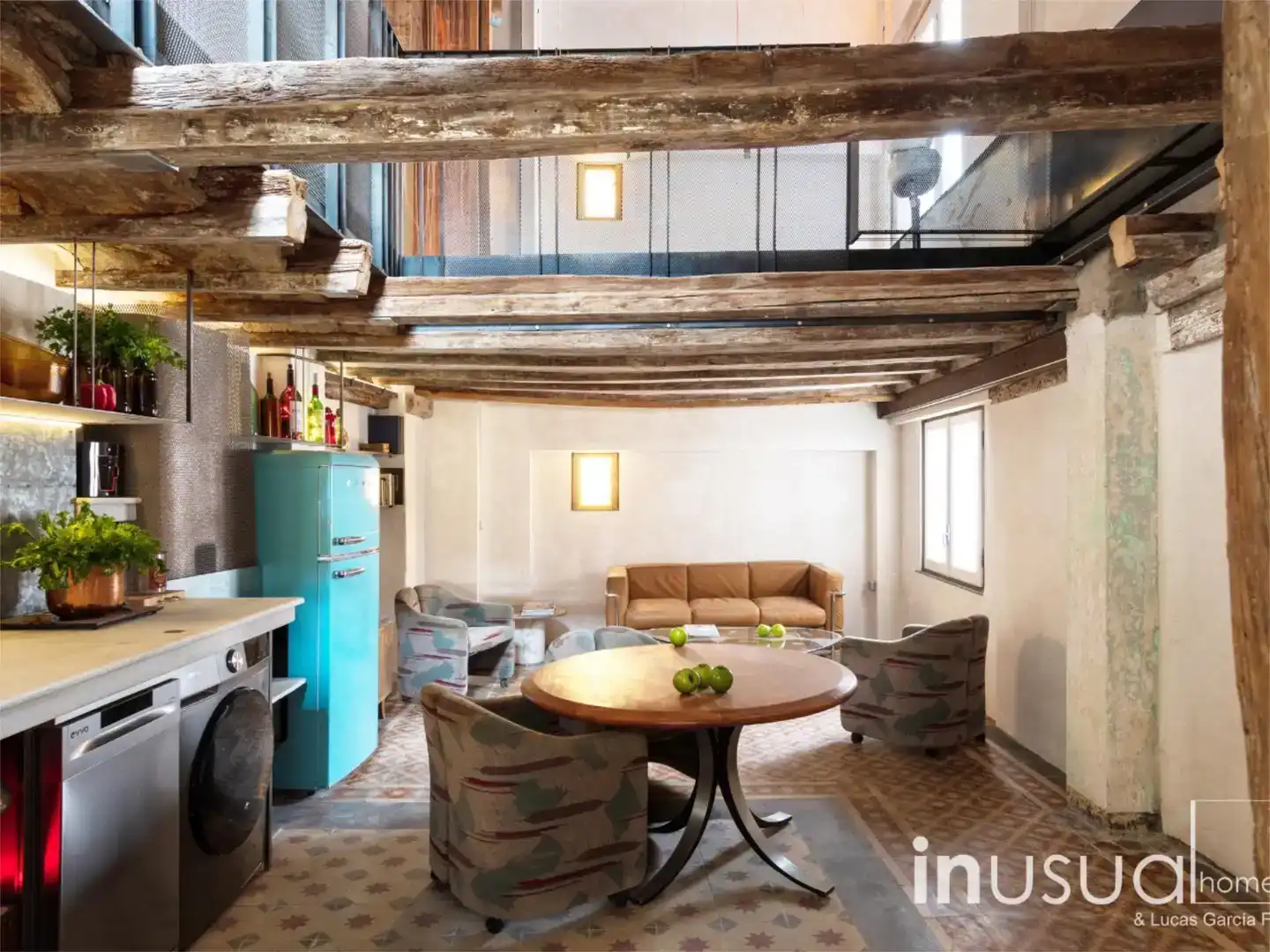 Sala d'estar de Àtic de lloguer en  Zaragoza Capital amb Aire condicionat