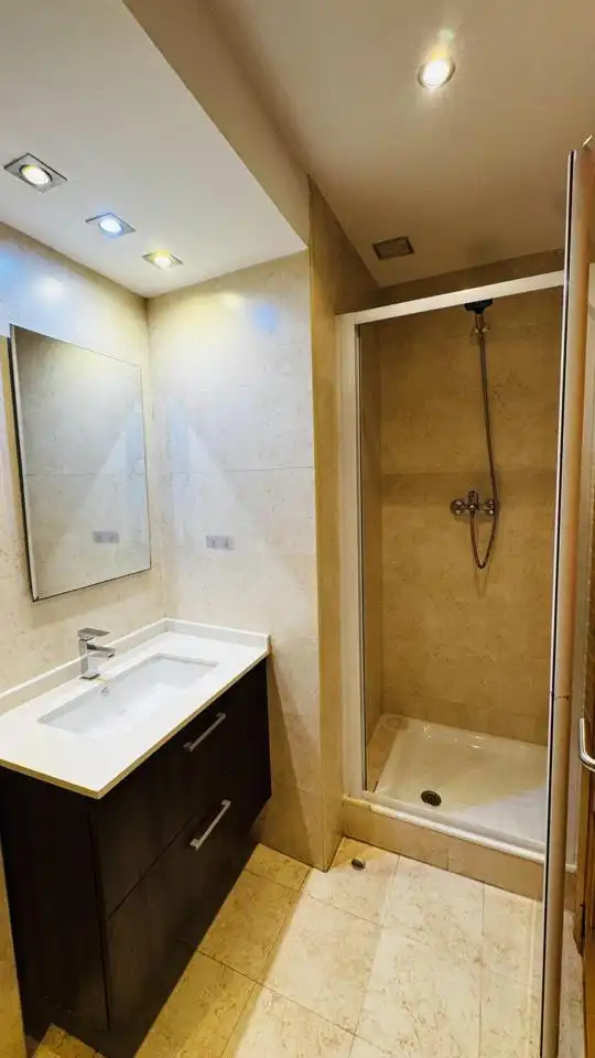 Badezimmer von Wohnung zum Verkauf in Zaragoza mit Klimaanlage, Heizung und Parkett