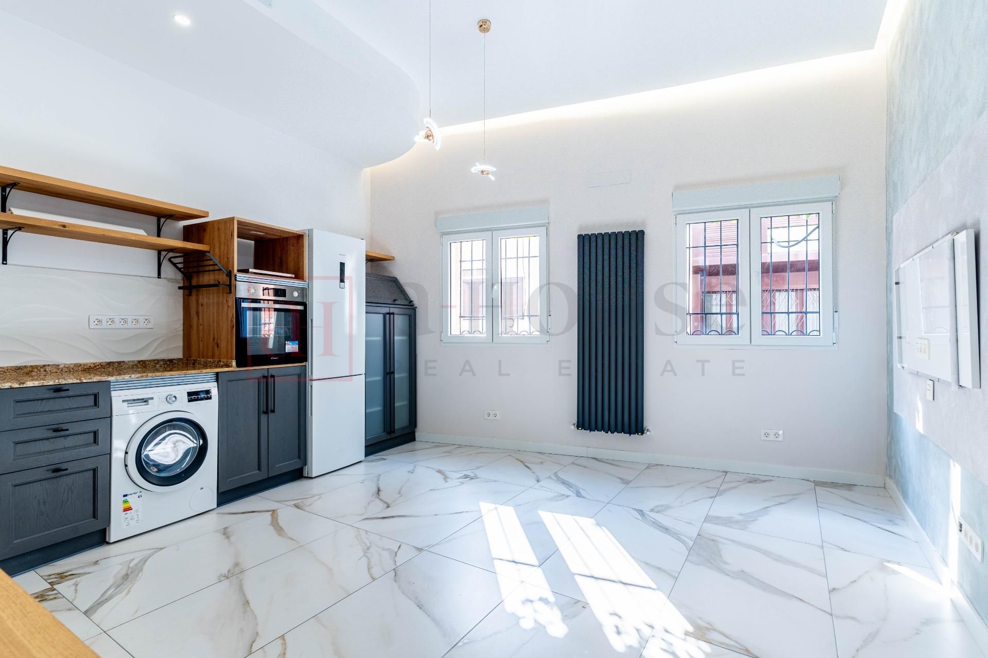 Vista exterior de Planta baja en venta en  Madrid Capital con Calefacción