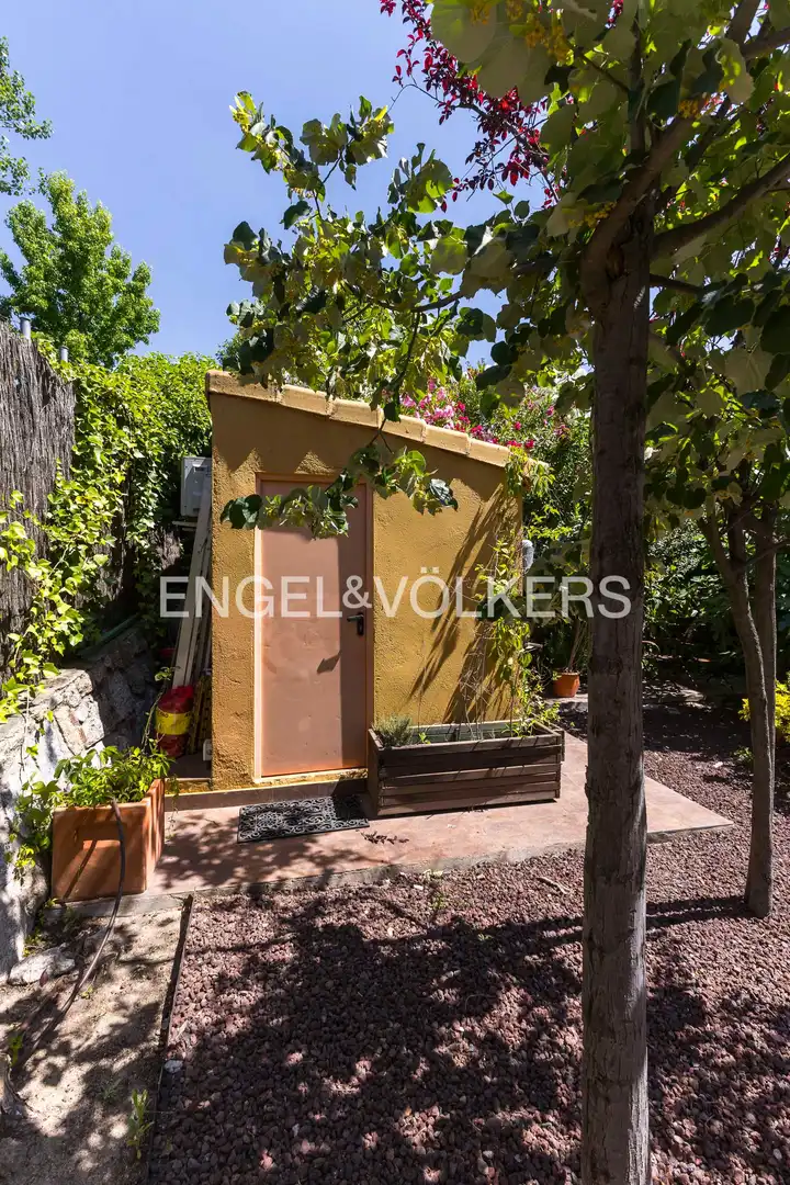 Houses for sale in La Moraleja  with Air Conditioner, Heating and Private garden