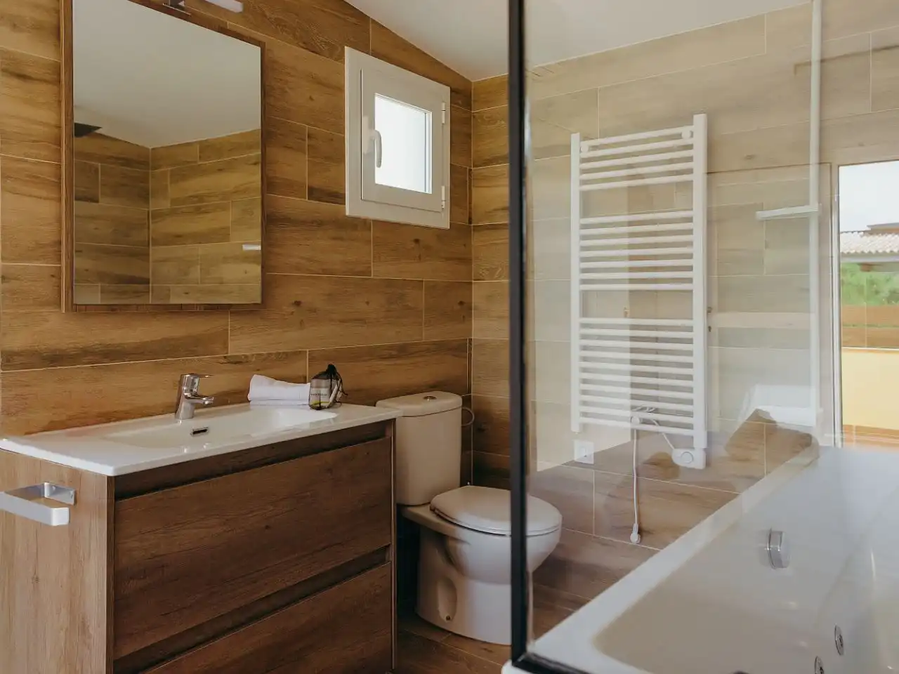 Badezimmer von Wohnung zur Miete in Castell d'Aro, Platja d'Aro i s'Agaró mit Klimaanlage und Terrasse
