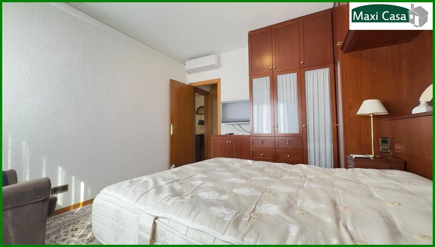 Habitación de Piso en venta en Barcelona con Aire acondicionado, Calefacción y Balcón