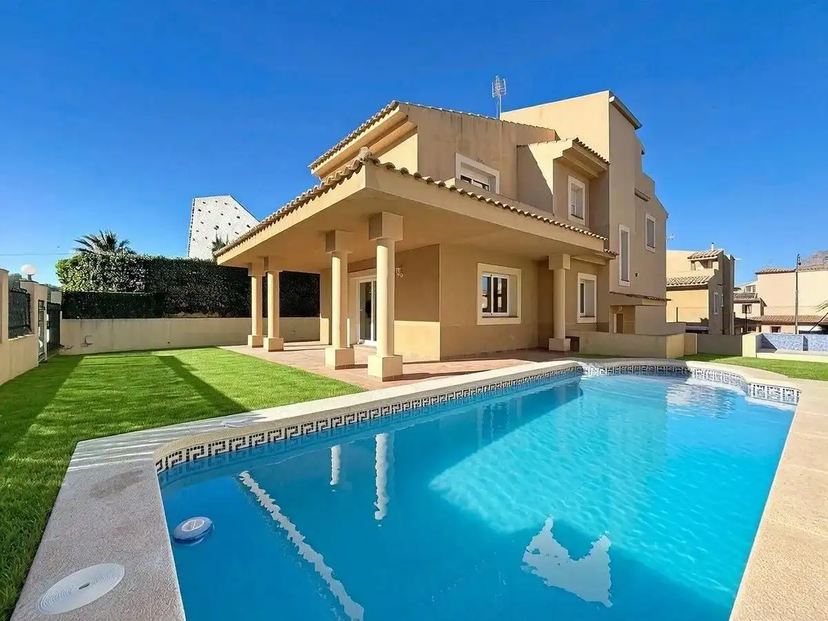 Vista exterior de Casa o chalet en venta en Benidorm con Calefacción, Jardín privado y Terraza