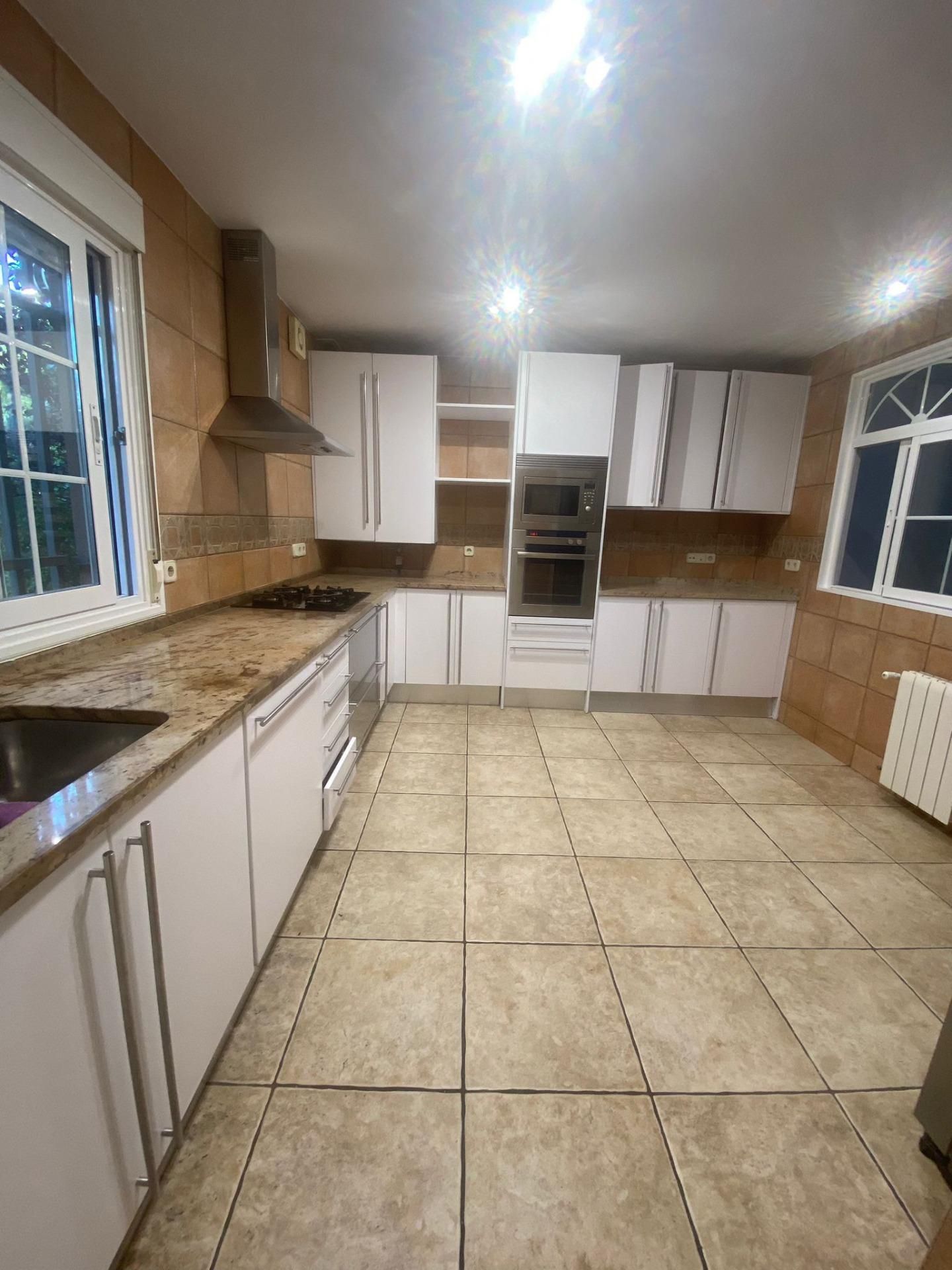 Kitchen of Single-family semi-detached for sale in La Moraleja  with Air Conditioner, Heating and Private garden