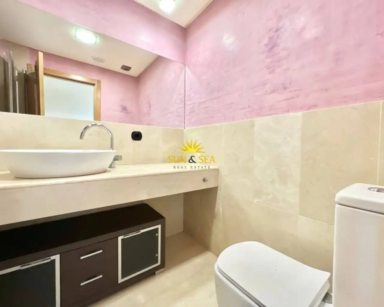 Baño de Apartamento de alquiler en Guardamar del Segura con Aire acondicionado, Calefacción y Piscina