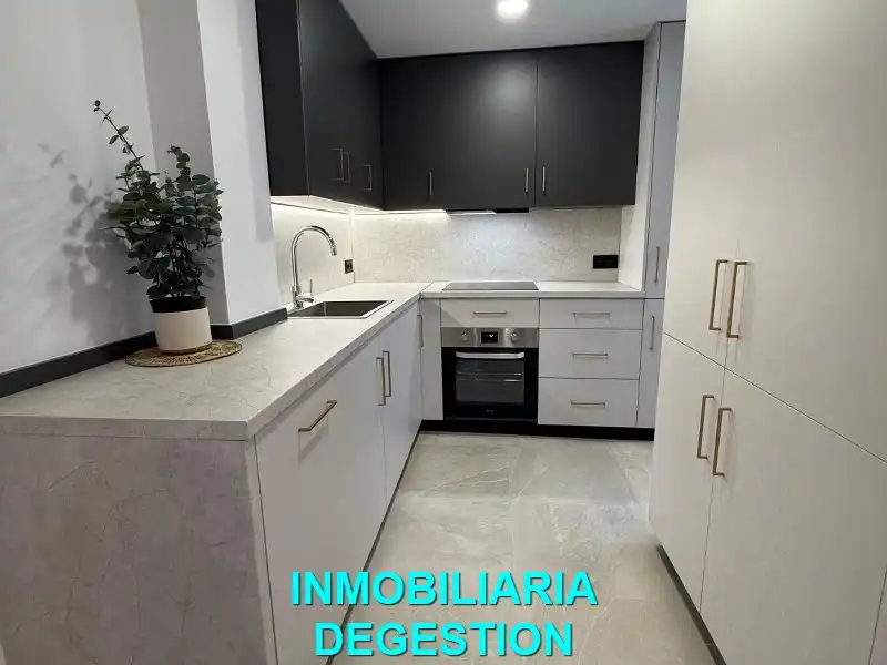 Cocina de Piso de alquiler en Linares con Aire acondicionado, Calefacción y Amueblado