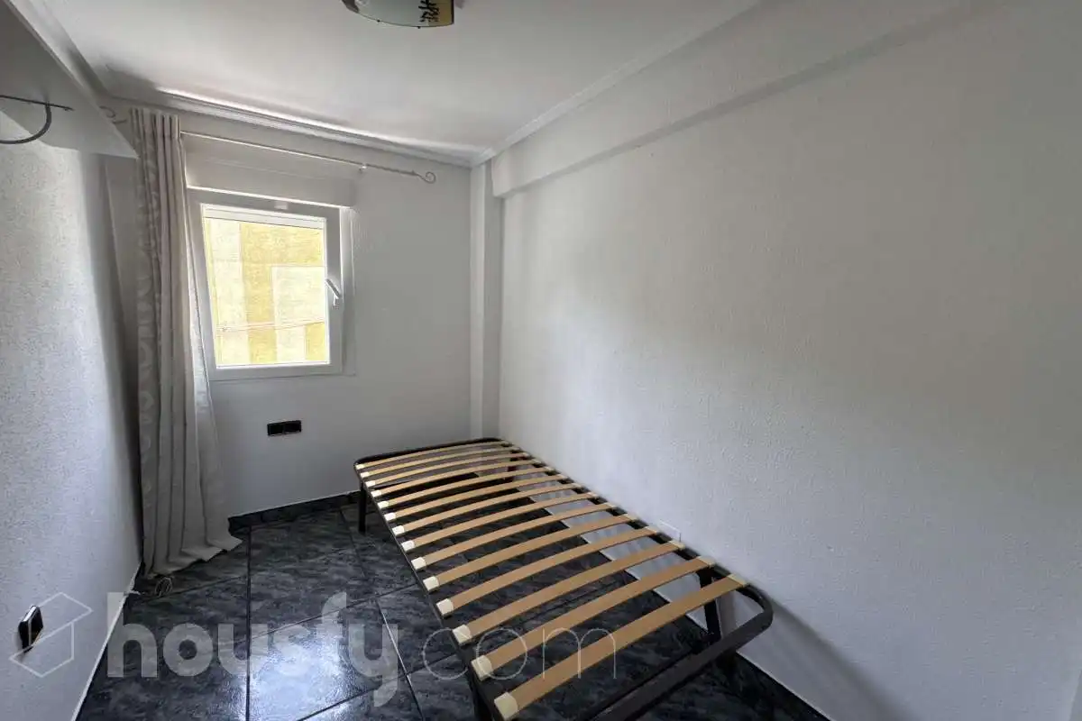 Habitación de Piso de alquiler en Alcalá de Henares con Aire acondicionado, Calefacción y Balcón