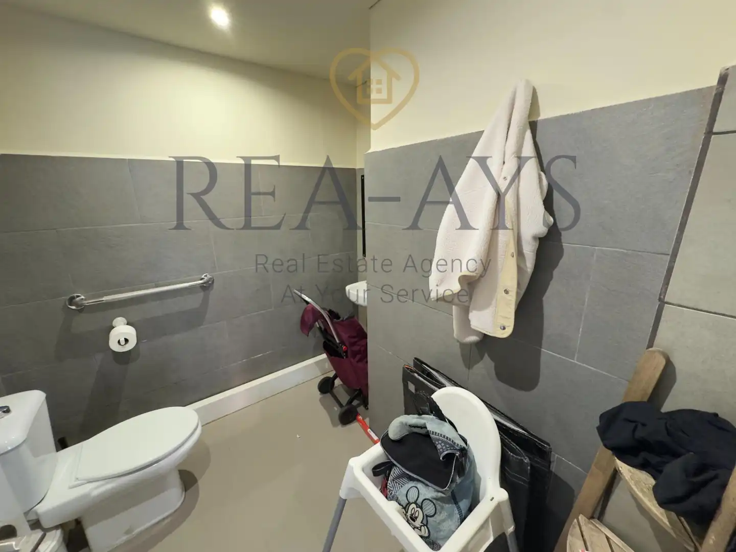 Commercial properties for sale in Cornellà de Llobregat  with Air Conditioner, Furnished and Internet