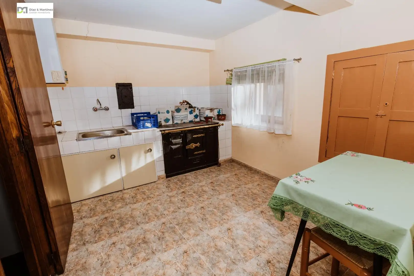 Kitchen of Houses for sale in Cacabelos  with Parquet flooring