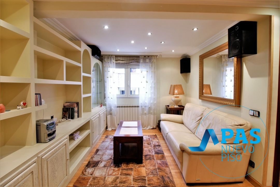 Sala de estar de Piso en venta en Santander con Calefacción y Amueblado