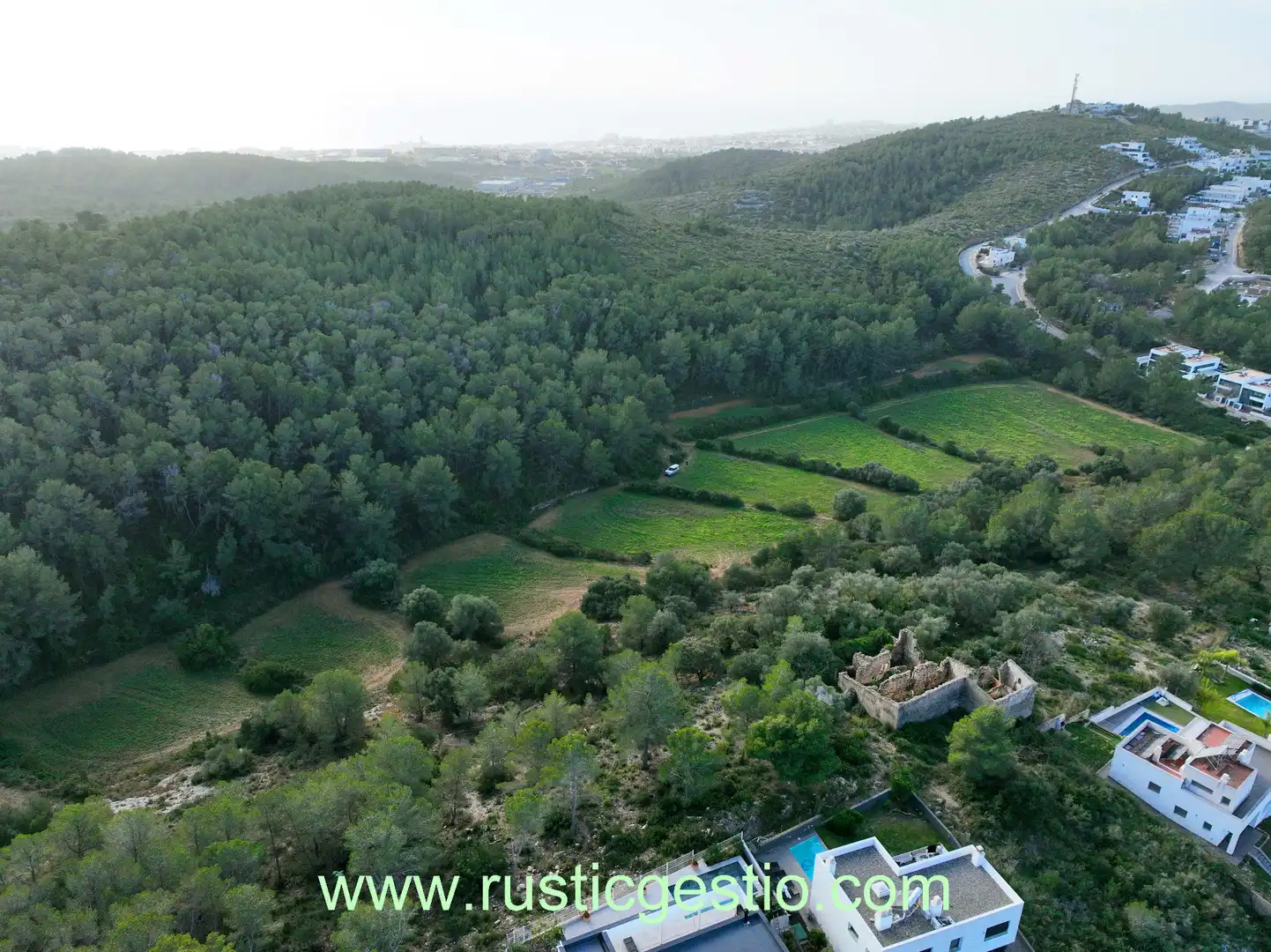 Country house zum Verkauf in Sant Pere de Ribes mit Privatgarten