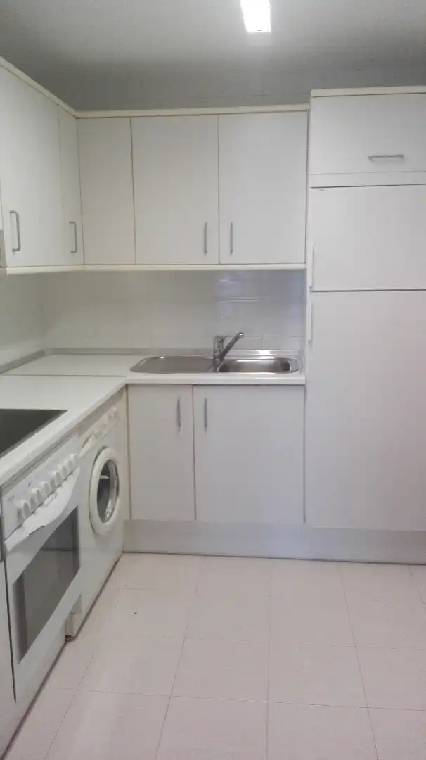 Cocina de Piso de alquiler en  Pamplona / Iruña con Calefacción, Parquet y Terraza