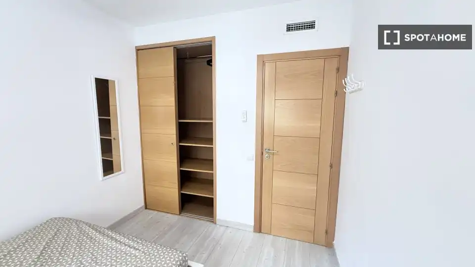 Bedroom of Flat for share in Parets del Vallès  with Air Conditioner, Heating and Furnished
