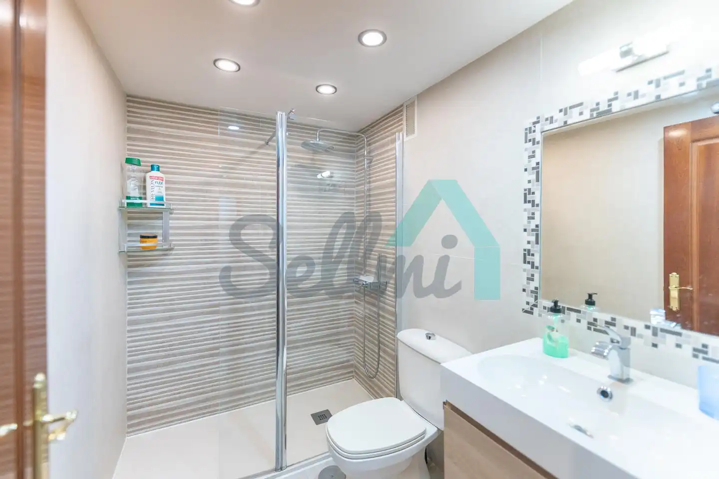 Bathroom of Flat for share in Oviedo   with Heating, Furnished and Internet